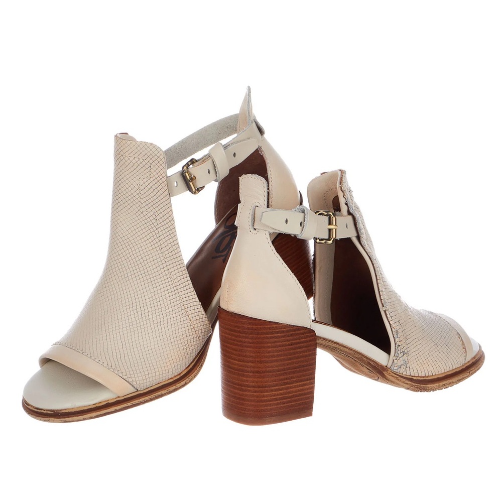 OTBT Women’s White Metaphor Heeled Leather Sandals Size 8